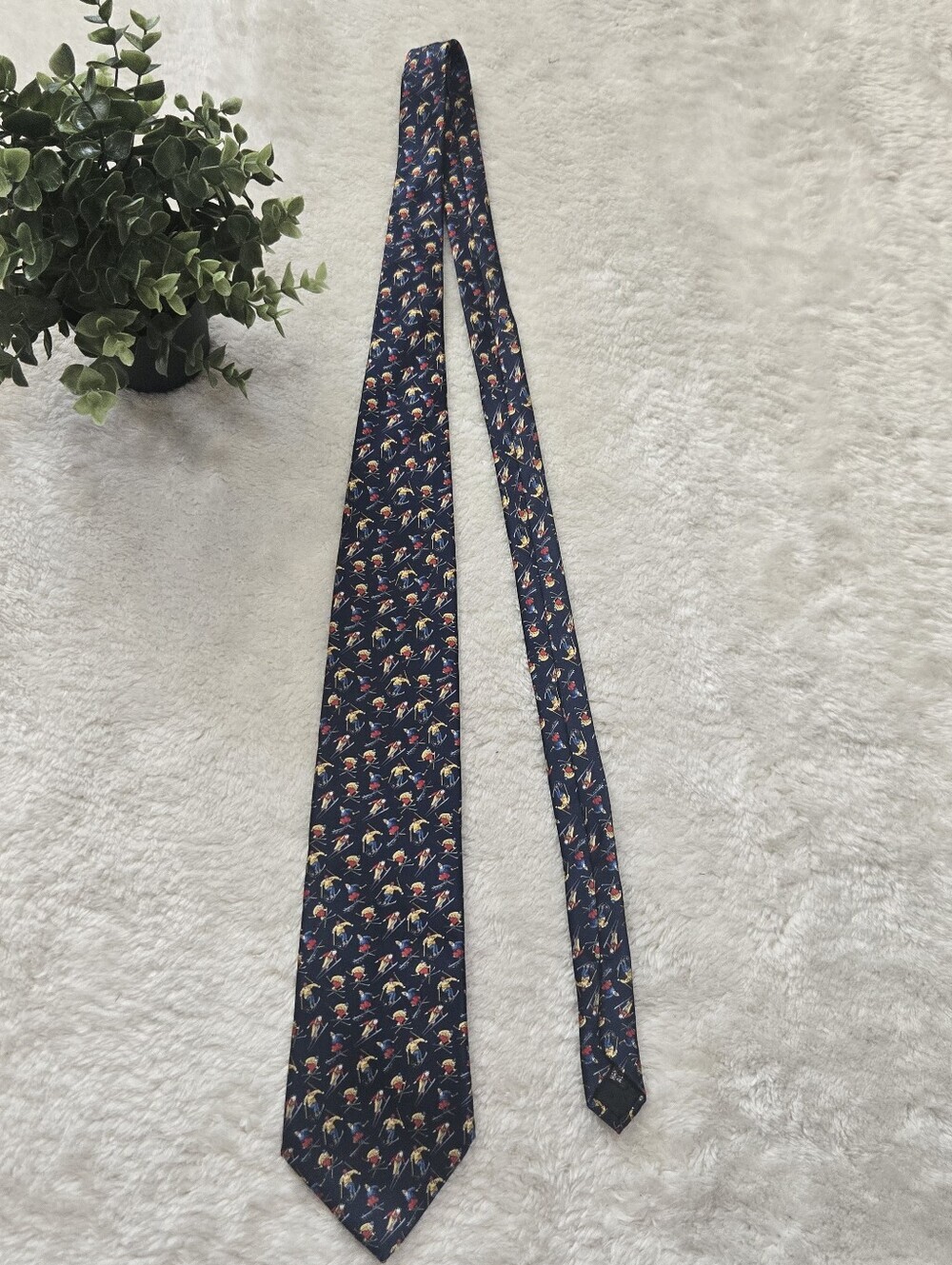 Museum Artifacts Vintage Silk Skiing Novelty Tie